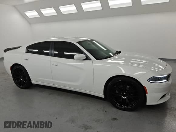 ✅ 2017 Dodge Charger SXT • VIN: 2C3CDXHG6HH551234 • Lot: 86195145. Wystawiony na Copart z przebiegiem 92 024 mil. Bezpłatny archiwum sprzedaży aukcyjnych z USA i szczegółowy raport historii pojazdu na DreamBid. Zdjęcie 4.