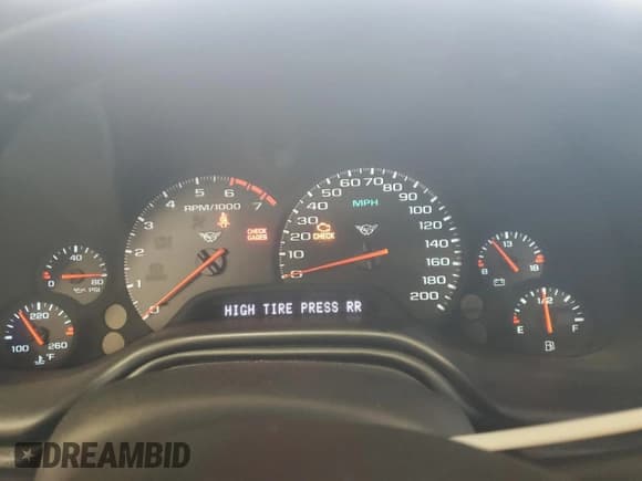 ✅ 2002 Chevrolet Corvette • VIN: 1G1YY32G825104273 • Lot: 82208015. Wystawiony na Copart z przebiegiem Nie podano. Bezpłatny archiwum sprzedaży aukcyjnych z USA i szczegółowy raport historii pojazdu na DreamBid. Zdjęcie 9.