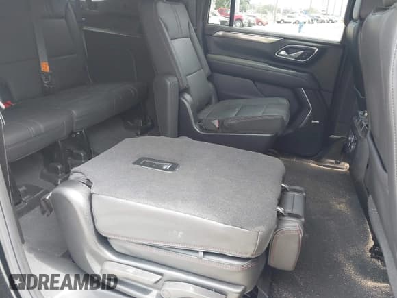 ✅ 2024 Chevrolet Suburban • VIN: 1GNSCEKT8RR350187 • Lot: 43045718. Listed on IAAI with 28,587 mi. Free auction sales archive from the USA and detailed vehicle history report at DreamBid. Image 8.