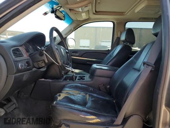 ✅ 2008 Chevrolet Suburban LTZ • VIN: 3GNFC16J28G181446 • Lot: 72350674. Wystawiony na Copart z przebiegiem 372 561 mil. Bezpłatny archiwum sprzedaży aukcyjnych z USA i szczegółowy raport historii pojazdu na DreamBid. Zdjęcie 7.