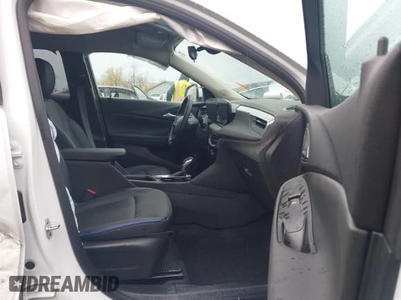 ✅ 2025 Buick Encore GX Sport Touring • VIN: KL4AMESL0SB116555 • Lot: 43499684. Listed on IAAI with 1,777 mi. Free auction sales archive from the USA and detailed vehicle history report at DreamBid. Image 5.