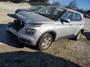 ✅ 2022 Hyundai Venue SE • VIN: KMHRB8A36NU160212 • Lot: 42151185. Wystawiony na Copart z przebiegiem 56 934 mil. Bezpłatny archiwum sprzedaży aukcyjnych z USA i szczegółowy raport historii pojazdu na DreamBid. Zdjęcie 1.