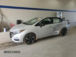 ✅ 2023 Nissan Versa SR • VIN: 3N1CN8FV2PL873006 • Лот: 80027865. Опубликован ранее на Copart с пробегом 33 479 миль. Бесплатный доступ к архиву аукционных продаж из США и подробный отчёт об истории автомобиля на DreamBid. Изображение 1.