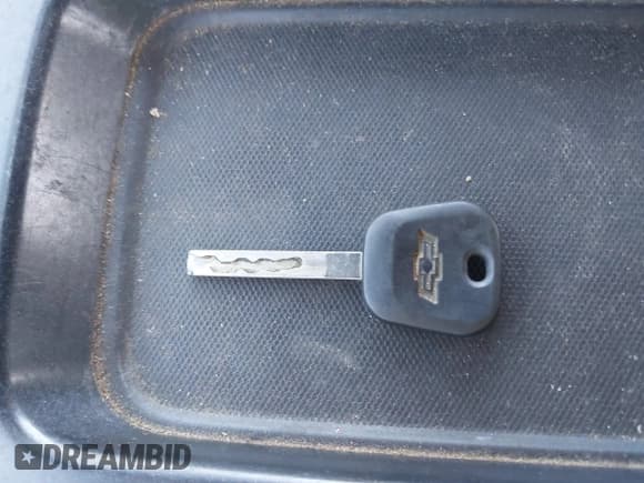 ✅ 2018 Chevrolet Silverado 1500 LT • VIN: 1GCVKREC2JZ216565 • Lot: 43372994. Listed on IAAI with 161,562 mi. Free auction sales archive from the USA and detailed vehicle history report at DreamBid. Image 11.