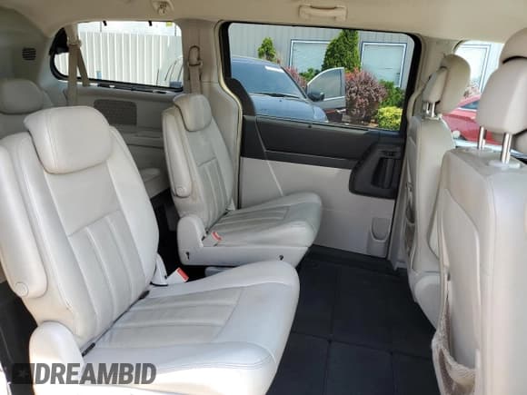 ✅ 2010 Chrysler Town & Country Touring Plus • VIN: 2A4RR8DX9AR368326 • Lot: 68322115. Wystawiony na Copart z przebiegiem 309 474 mil. Bezpłatny archiwum sprzedaży aukcyjnych z USA i szczegółowy raport historii pojazdu na DreamBid. Zdjęcie 11.