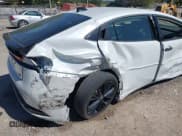 ✅ 2025 Toyota Prius LE • VIN: JTDADABU8S3029276 • Lot: 43207676. Wystawiony na IAAI z przebiegiem 10 258 mil. Bezpłatny archiwum sprzedaży aukcyjnych z USA i szczegółowy raport historii pojazdu na DreamBid. Zdjęcie 18.