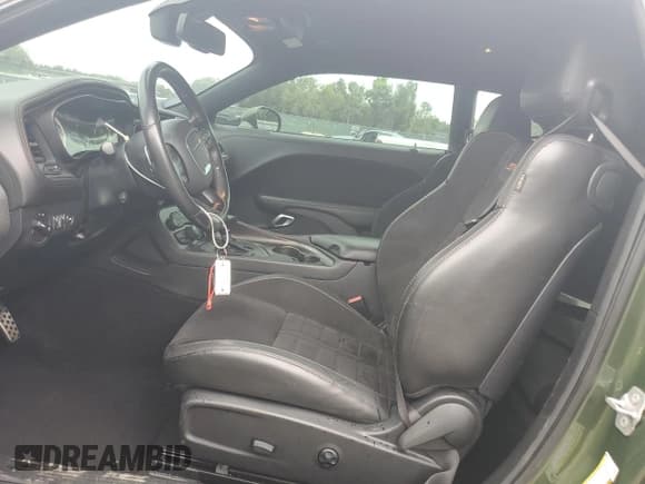 ✅ 2020 Dodge Challenger R/T 50th Anniversary • VIN: 2C3CDZBT0LH190934 • Lot: 67070855. Wystawiony na Copart z przebiegiem 70 206 mil. Bezpłatny archiwum sprzedaży aukcyjnych z USA i szczegółowy raport historii pojazdu na DreamBid. Zdjęcie 7.