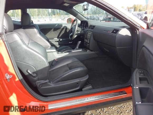 ✅ 2009 Dodge Challenger SRT-8 • VIN: 2B3LJ74W29H598233 • Lot: 43585194. Wystawiony na IAAI z przebiegiem 32 506 mil. Bezpłatny archiwum sprzedaży aukcyjnych z USA i szczegółowy raport historii pojazdu na DreamBid. Zdjęcie 5.