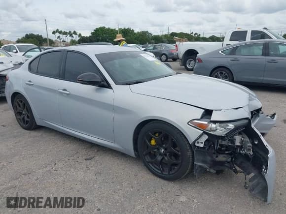 ✅ 2021 Alfa Romeo Giulia • VIN: ZARFAMAN8M7647659 • Lot: 41721671. Listed on IAAI with 49,213 mi. Free auction sales archive from the USA and detailed vehicle history report at DreamBid. Image 1.