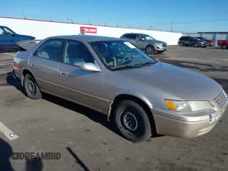 ✅ 1998 Toyota Camry LE • VIN: JT2BG22K3W0151088 • Лот: 41429977. Опубликован ранее на IAAI с пробегом 435 394 миль. Бесплатный доступ к архиву аукционных продаж из США и подробный отчёт об истории автомобиля на DreamBid. Изображение 1.