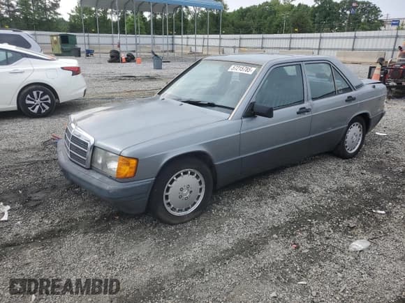 ✅ 1991 Mercedes-Benz 190 • VIN: WDBDA29D3MF767780 • Lot: 57215785. Wystawiony na Copart z przebiegiem 200 216 mil. Bezpłatny archiwum sprzedaży aukcyjnych z USA i szczegółowy raport historii pojazdu na DreamBid. Zdjęcie 1.