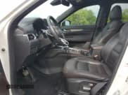 ✅ 2021 Mazda CX-5 Signature • VIN: JM3KFBEY2M0356013 • Lot: 66410025. Wystawiony na Copart z przebiegiem 47 279 mil. Bezpłatny archiwum sprzedaży aukcyjnych z USA i szczegółowy raport historii pojazdu na DreamBid. Zdjęcie 7.