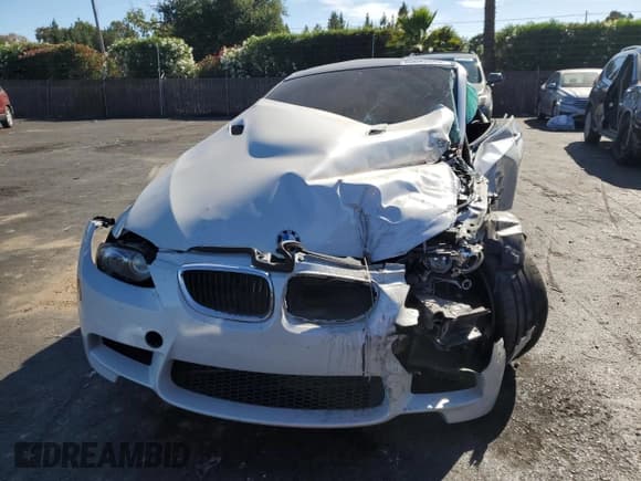 ✅ 2013 BMW M3 • VIN: WBSKG9C50DJ594064 • Lot: 65642545. Wystawiony na Copart z przebiegiem Nie podano. Bezpłatny archiwum sprzedaży aukcyjnych z USA i szczegółowy raport historii pojazdu na DreamBid. Zdjęcie 5.