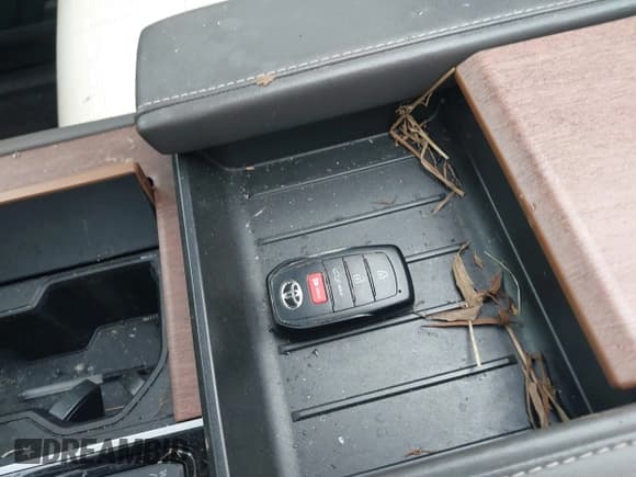 ✅ 2022 Toyota Tundra 1794 Edition • VIN: 5TFMA5DB6NX041299 • Лот: 41711342. Опубликован ранее на IAAI с пробегом 50 079 миль. Бесплатный доступ к архиву аукционных продаж из США и подробный отчёт об истории автомобиля на DreamBid. Изображение 11.