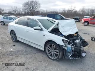 ✅ 2017 Volkswagen Passat R-Line • VIN: 1VWDT7A38HC018067 • Lot: 43817411. Wystawiony na IAAI z przebiegiem 127 991 mil. Bezpłatny archiwum sprzedaży aukcyjnych z USA i szczegółowy raport historii pojazdu na DreamBid. Zdjęcie 1.