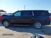 ✅ 2022 Chevrolet Suburban Premier • VIN: 1GNSKFKD3NR142911 • Lot: 42958230. Wystawiony na IAAI z przebiegiem 125 206 mil. Bezpłatny archiwum sprzedaży aukcyjnych z USA i szczegółowy raport historii pojazdu na DreamBid. Zdjęcie 15.