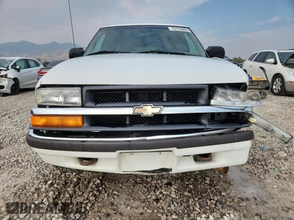 ✅ 2000 Chevrolet Blazer LS • VIN: 1GNDT13W5YK222507 • Lot: 70725905. Wystawiony na Copart z przebiegiem 151 959 mil. Bezpłatny archiwum sprzedaży aukcyjnych z USA i szczegółowy raport historii pojazdu na DreamBid. Zdjęcie 5.