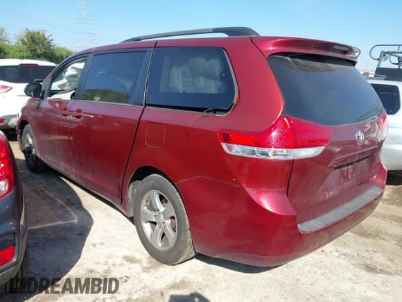 ✅ 2013 Toyota Sienna LE AAS • VIN: 5TDKK3DCXDS327016 • Лот: 43321886. Опубликован ранее на IAAI с пробегом 190 552 миль. Бесплатный доступ к архиву аукционных продаж из США и подробный отчёт об истории автомобиля на DreamBid. Изображение 3.