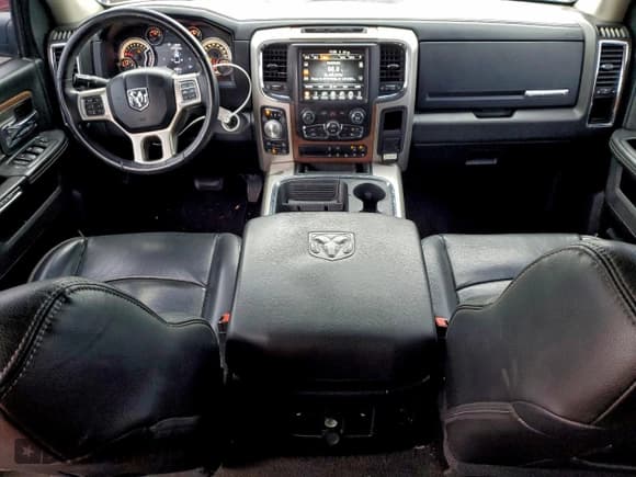 ✅ 2017 Ram 1500 Laramie • VIN: 1C6RR7VT6HS774513 • Lot: 94253035. Wystawiony na Copart z przebiegiem 179 363 mil. Bezpłatny archiwum sprzedaży aukcyjnych z USA i szczegółowy raport historii pojazdu na DreamBid. Zdjęcie 8.