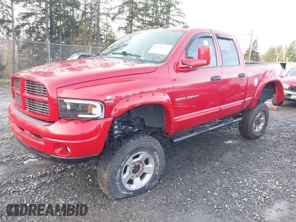 2004 Dodge 3500 ST z VIN 3D7LU38C34G276102, wystawiony jako IAAI lot #41056672 z przebiegiem 216 277 mil mil oraz . Historia ofert i sprzedaży dostępna na DreamBid. Obrazek 2.