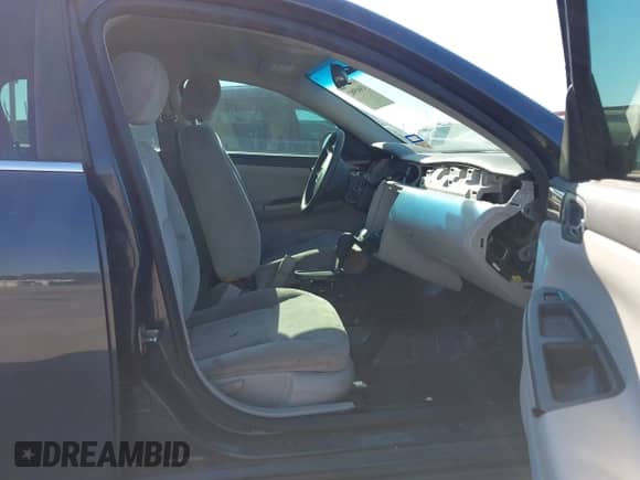 2008 Chevrolet Impala LS z VIN 2G1WB58K681312792, wystawiony jako IAAI lot #43605982 z przebiegiem 121 749 mil mil oraz . Historia ofert i sprzedaży dostępna na DreamBid. Obrazek 5.