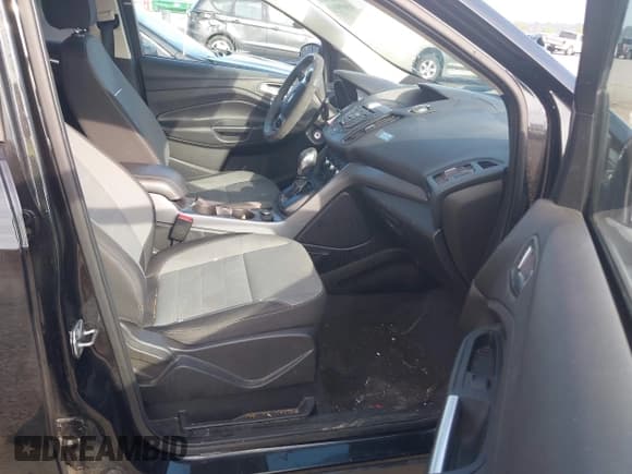 ✅ 2014 Ford Escape SE • VIN: 1FMCU0GX8EUE28205 • Lot: 43699660. Wystawiony na IAAI z przebiegiem 156 657 mil. Bezpłatny archiwum sprzedaży aukcyjnych z USA i szczegółowy raport historii pojazdu na DreamBid. Zdjęcie 5.