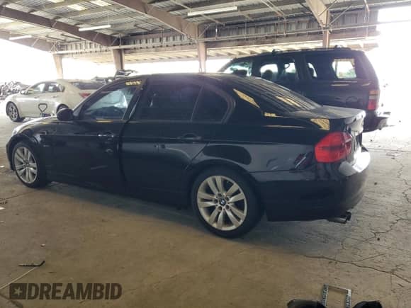 2006 BMW 3 Series 325i with VIN WBAVB13546K000803, listed as a Copart auction lot 85594825 with 118,593 mi miles and Clean title. Bid and sale history available at DreamBid. Image 2.
