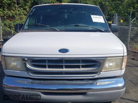 ✅ 1999 Ford Econoline Passenger XL • VIN: 1FBSS31L3XHB42338 • Lot: 43161127. Wystawiony na IAAI z przebiegiem 92 393 mil. Bezpłatny archiwum sprzedaży aukcyjnych z USA i szczegółowy raport historii pojazdu na DreamBid. Zdjęcie 12.