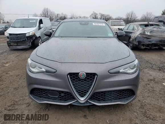 ✅ 2018 Alfa Romeo Giulia Ti Sport • VIN: ZARFAEEN0J7570863 • Lot: 43167715. Listed on Copart with 77,530 mi. Free auction sales archive from the USA and detailed vehicle history report at DreamBid. Image 5.