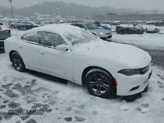 ✅ 2015 Dodge Charger SE • VIN: 2C3CDXBG2FH810016 • Lot: 43832127. Wystawiony na IAAI z przebiegiem Nie podano. Bezpłatny archiwum sprzedaży aukcyjnych z USA i szczegółowy raport historii pojazdu na DreamBid. Zdjęcie 1.