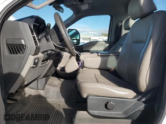 ✅ 2020 Ford F-250 XL • VIN: 1FTBF2A69LEE86028 • Lot: 84587465. Wystawiony na Copart z przebiegiem 71 745 mil. Bezpłatny archiwum sprzedaży aukcyjnych z USA i szczegółowy raport historii pojazdu na DreamBid. Zdjęcie 7.