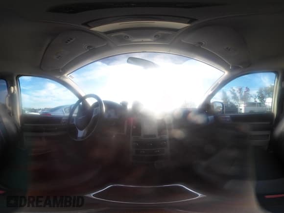 ✅ 2010 Chrysler Town & Country Touring Plus • VIN: 2A4RR8D15AR405688 • Lot: 43183852. Wystawiony na IAAI z przebiegiem 224 880 mil. Bezpłatny archiwum sprzedaży aukcyjnych z USA i szczegółowy raport historii pojazdu na DreamBid. Zdjęcie 18.