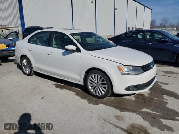 ✅ 2013 Volkswagen Jetta SEL • VIN: 3VWLX7AJ2DM402059 • Lot: 43459935. Listed on Copart with 175,130 mi. Free auction sales archive from the USA and detailed vehicle history report at DreamBid. Image 4.