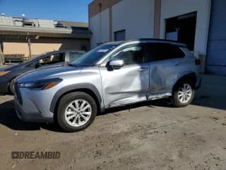 ✅ 2022 Toyota Corolla Cross LE • VIN: 7MUCAAAG4NV001254 • Lot: 70251465. Wystawiony na Copart z przebiegiem 47 164 mil. Bezpłatny archiwum sprzedaży aukcyjnych z USA i szczegółowy raport historii pojazdu na DreamBid. Zdjęcie 1.