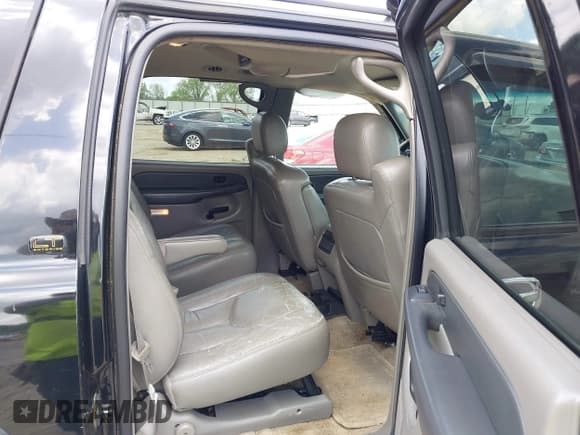 ✅ 2003 Chevrolet Suburban LT • VIN: 3GNGK26G93G102137 • Лот: 42087381. Опубликован ранее на IAAI с пробегом 247 382 миль. Бесплатный доступ к архиву аукционных продаж из США и подробный отчёт об истории автомобиля на DreamBid. Изображение 8.