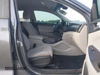 2019 Hyundai Tucson SE with VIN KM8J23A40KU009435, listed as a IAAI auction lot 42847449 with 94,053 mi miles and . Bid and sale history available at DreamBid. Image 5.