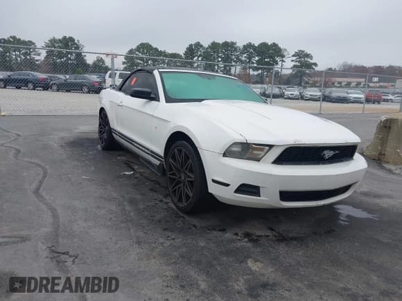 ✅ 2012 Ford Mustang V6 • VIN: 1ZVBP8EMXC5273420 • Lot: 43741870. Wystawiony na IAAI z przebiegiem 225 666 mil. Bezpłatny archiwum sprzedaży aukcyjnych z USA i szczegółowy raport historii pojazdu na DreamBid. Zdjęcie 1.