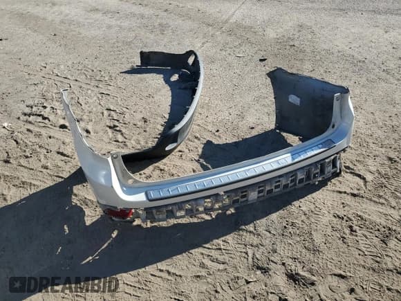 ✅ 2017 Toyota Highlander LE • VIN: 5TDZZRFH5HS219625 • Lot: 85897315. Listed on Copart with 111,944 mi. Free auction sales archive from the USA and detailed vehicle history report at DreamBid. Image 12.