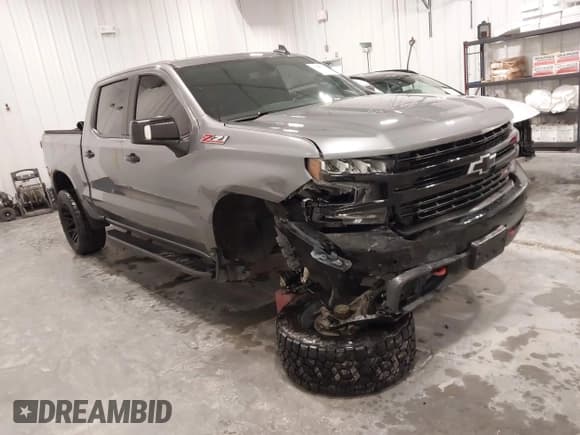 ✅ 2021 Chevrolet Silverado 1500 LT Trail Boss • VIN: 1GCPYFEL2MZ261063 • Лот: 43743393. Опубликован ранее на IAAI с пробегом 76 396 миль. Бесплатный доступ к архиву аукционных продаж из США и подробный отчёт об истории автомобиля на DreamBid. Изображение 1.