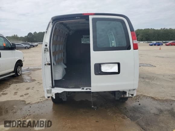 ✅ 2025 Chevrolet Express Cargo • VIN: 1GCWGAFP8S1159197 • Lot: 85582315. Wystawiony na Copart z przebiegiem Nie podano. Bezpłatny archiwum sprzedaży aukcyjnych z USA i szczegółowy raport historii pojazdu na DreamBid. Zdjęcie 6.