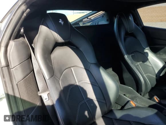 ✅ 2018 Ferrari 488 • VIN: ZFF79ALA5J0232045 • Lot: 69417283. Wystawiony na Copart z przebiegiem 26 053 mil. Bezpłatny archiwum sprzedaży aukcyjnych z USA i szczegółowy raport historii pojazdu na DreamBid. Zdjęcie 10.