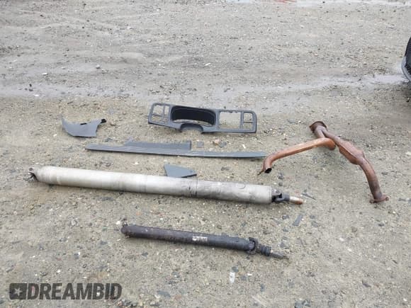 ✅ 2001 Chevrolet Silverado 1500 LS • VIN: 2GCEK19T811392878 • Лот: 41829021. Опубликован ранее на IAAI с пробегом 230 243 миль. Бесплатный доступ к архиву аукционных продаж из США и подробный отчёт об истории автомобиля на DreamBid. Изображение 11.