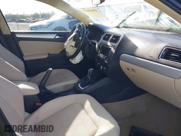 ✅ 2011 Volkswagen Jetta SEL • VIN: 3VWLX7AJ4BM335798 • Lot: 41664073. Listed on IAAI with 209,080 mi. Free auction sales archive from the USA and detailed vehicle history report at DreamBid. Image 5.