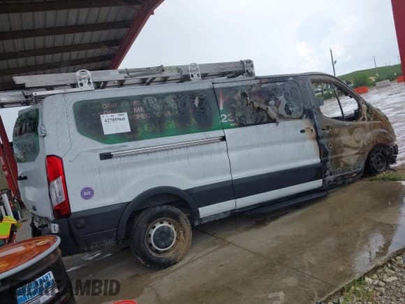 ✅ 2019 Ford Transit • VIN: 1FTYR2YM0KKA02429 • Lot: 42785960. Wystawiony na IAAI z przebiegiem Nie podano. Bezpłatny archiwum sprzedaży aukcyjnych z USA i szczegółowy raport historii pojazdu na DreamBid. Zdjęcie 4.