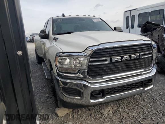 ✅ 2020 Ram 3500 Big Horn • VIN: 3C63RRHL5LG120163 • Лот: 93892065. Опубликован ранее на Copart с пробегом Не указан. Бесплатный доступ к архиву аукционных продаж из США и подробный отчёт об истории автомобиля на DreamBid. Изображение 4.