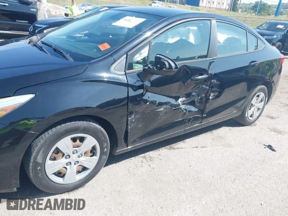 ✅ 2018 Chevrolet Cruze LS • VIN: 1G1BC5SM0J7145327 • Лот: 43143116. Опубликован ранее на IAAI с пробегом 224 991 миль. Бесплатный доступ к архиву аукционных продаж из США и подробный отчёт об истории автомобиля на DreamBid. Изображение 6.