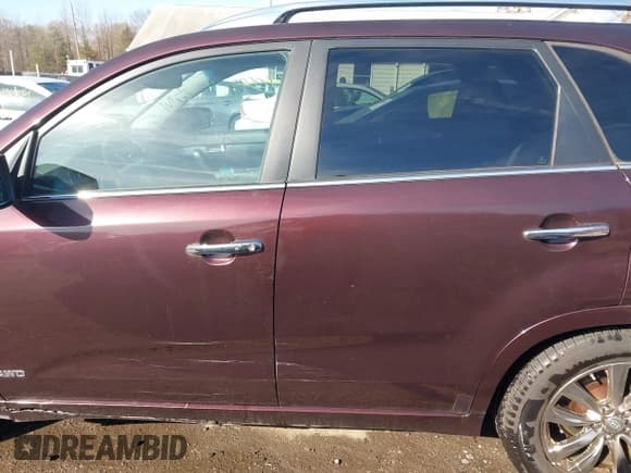 ✅ 2011 Kia Sorento SX • VIN: 5XYKWDA23BG156738 • Lot: 43660699. Listed on IAAI with 81,237 mi. Free auction sales archive from the USA and detailed vehicle history report at DreamBid. Image 14.