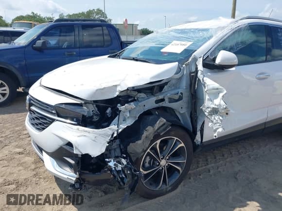 ✅ 2020 Buick Encore GX Essence • VIN: KL4MMGSL6LB101746 • Lot: 42187080. Listed on IAAI with 45,230 mi. Free auction sales archive from the USA and detailed vehicle history report at DreamBid. Image 6.