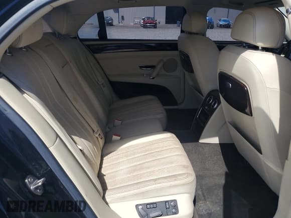 ✅ 2014 Bentley Flying Spur • VIN: SCBEC9ZA1EC094542 • Lot: 80836405. Wystawiony na Copart z przebiegiem 42 601 mil. Bezpłatny archiwum sprzedaży aukcyjnych z USA i szczegółowy raport historii pojazdu na DreamBid. Zdjęcie 10.