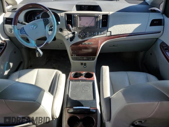 ✅ 2012 Toyota Sienna XLE • VIN: 5TDDK3DC0CS033244 • Лот: 91681945. Опубликован ранее на Copart с пробегом 239 443 миль. Бесплатный доступ к архиву аукционных продаж из США и подробный отчёт об истории автомобиля на DreamBid. Изображение 8.